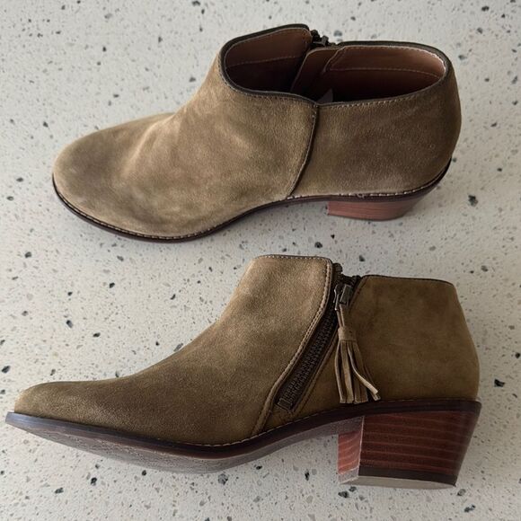 Vionic Serena Leather Suede Olive Green Ankle Booties Side Zipper Size 8.5 EUC - Picture 1 of 9